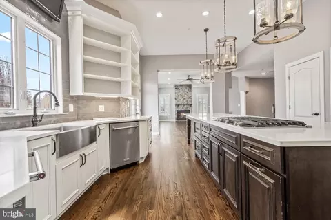 Kitchen - 22838 Arbor View Dr, Brambleton, VA 20148 photo 4 of 4