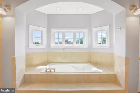 Bath - 22838 Arbor View Dr, Brambleton, VA 20148 photo 2 of 5