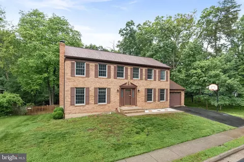 128 Applegate Dr, Sterling, VA 20164 photo 2