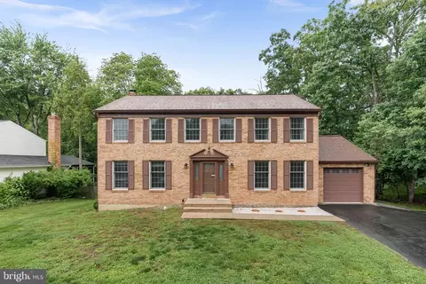 128 Applegate Dr, Sterling, VA 20164