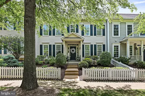 20337 Charter Oak Dr, Ashburn, VA 20147
