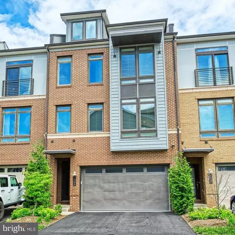 1306 White Feldspar Ter SE, Leesburg, VA 20175