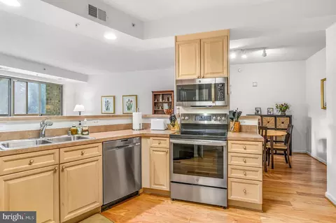 19355 Cypress Ridge Ter #203, Leesburg, VA 20176
