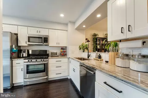 43602 Blacksmith Sq, Ashburn, VA 20147 photo 2