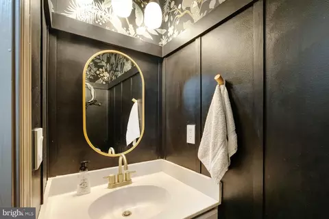 43602 Blacksmith Sq, Ashburn, VA 20147 photo 12