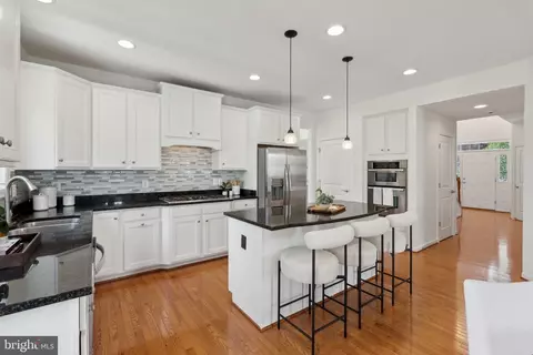 Kitchen - 42322 Rising Moon Pl, Brambleton, VA 20148 photo 4 of 5