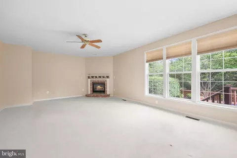 Living - 21514 Tithables Cir, Broadlands, VA 20148 photo 6 of 11