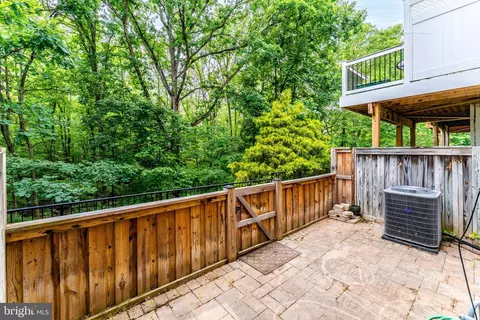 Exterior - 43103 Forest Edge Sq, Broadlands, VA 20148 photo 10 of 11