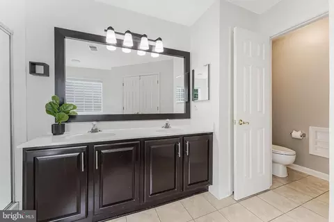 Bath - 43103 Forest Edge Sq, Broadlands, VA 20148 photo 1 of 4