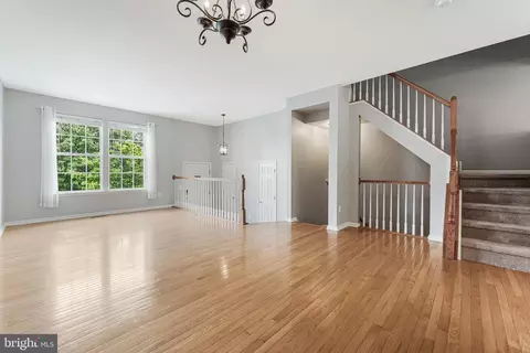 Living - 43103 Forest Edge Sq, Broadlands, VA 20148 photo 2 of 4