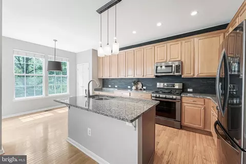Kitchen - 43103 Forest Edge Sq, Broadlands, VA 20148 photo 1 of 9