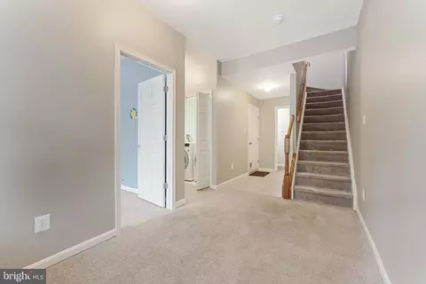 Entry Way - 43103 Forest Edge Sq, Broadlands, VA 20148 photo 10 of 11