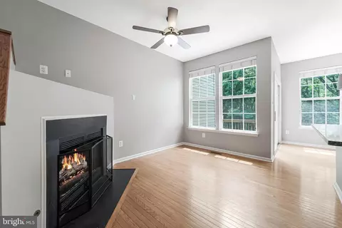 Living - 43103 Forest Edge Sq, Broadlands, VA 20148 photo 4 of 4