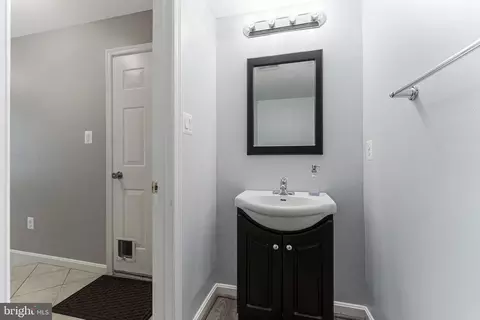 Entry Way - 43103 Forest Edge Sq, Broadlands, VA 20148 photo 11 of 11