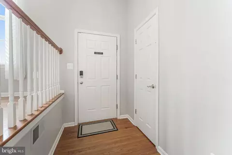 Entry Way - 43103 Forest Edge Sq, Broadlands, VA 20148 photo 2 of 11