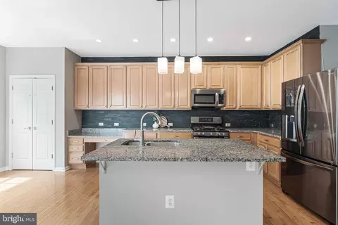 Kitchen - 43103 Forest Edge Sq, Broadlands, VA 20148 photo 9 of 9