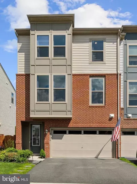 42444 Dogwood Glen Sq, Sterling, VA 20166