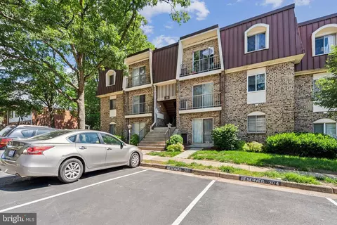 420 E Cornell Dr #8, Sterling, VA 20164