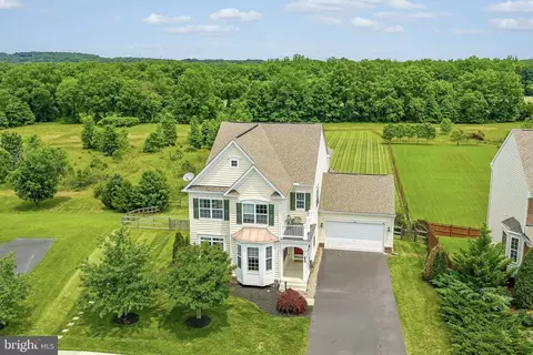 43268 Heavenly Cir, Leesburg, VA 20176