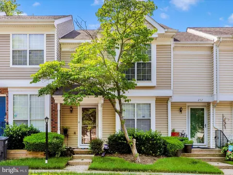 231 Coventry Sq #231, Sterling, VA 20164