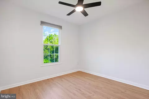 Bedroom - 21055 Cornerpost Sq, Ashburn, VA 20147 photo 3 of 4