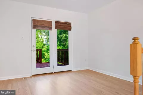 Living - 21055 Cornerpost Sq, Ashburn, VA 20147 photo 4 of 8