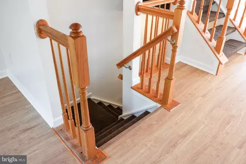 Entry Way - 21055 Cornerpost Sq, Ashburn, VA 20147 photo 14 of 18