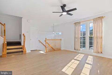 Living - 21055 Cornerpost Sq, Ashburn, VA 20147 photo 2 of 8