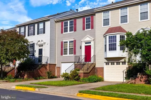 Exterior - 21055 Cornerpost Sq, Ashburn, VA 20147 photo 3 of 14
