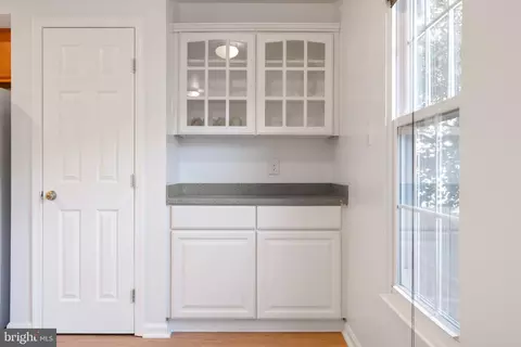 Entry Way - 21055 Cornerpost Sq, Ashburn, VA 20147 photo 7 of 18