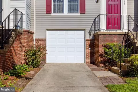 Exterior - 21055 Cornerpost Sq, Ashburn, VA 20147 photo 5 of 14
