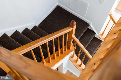 Entry Way - 21055 Cornerpost Sq, Ashburn, VA 20147 photo 10 of 18