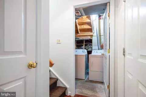 Entry Way - 21055 Cornerpost Sq, Ashburn, VA 20147 photo 15 of 18