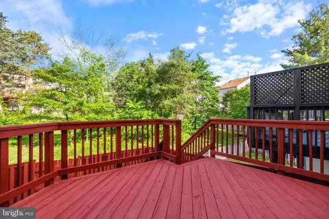 Exterior - 21055 Cornerpost Sq, Ashburn, VA 20147 photo 13 of 14