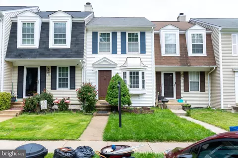 30 Huntley Ct, Sterling, VA 20165