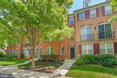 23412 Berkeley Meadows Dr, Ashburn, VA 20148