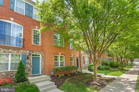 23412 Berkeley Meadows Dr, Ashburn, VA 20148 photo 2