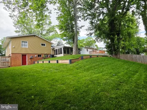 Exterior - 402 W Maple Ave, Sterling, VA 20164 photo 7 of 19