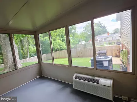Exterior - 402 W Maple Ave, Sterling, VA 20164 photo 16 of 19