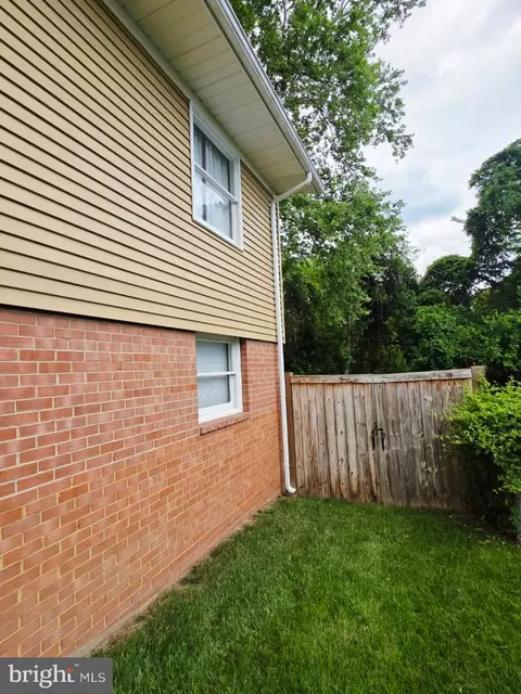 Exterior - 402 W Maple Ave, Sterling, VA 20164 photo 6 of 19