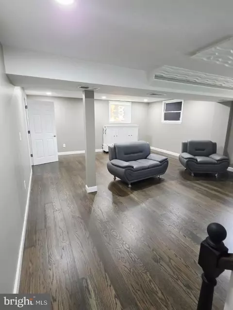 Entry Way - 402 W Maple Ave, Sterling, VA 20164 photo 3 of 6