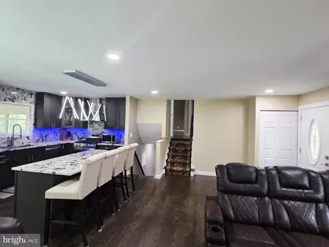 Entry Way - 402 W Maple Ave, Sterling, VA 20164 photo 5 of 6