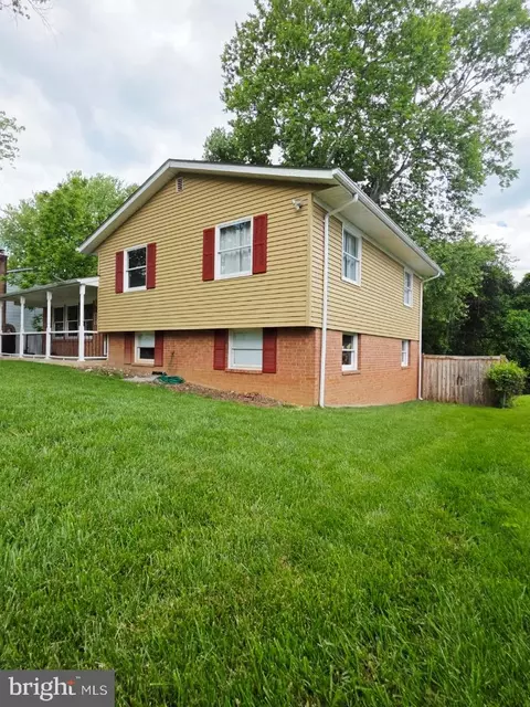 Exterior - 402 W Maple Ave, Sterling, VA 20164 photo 5 of 19