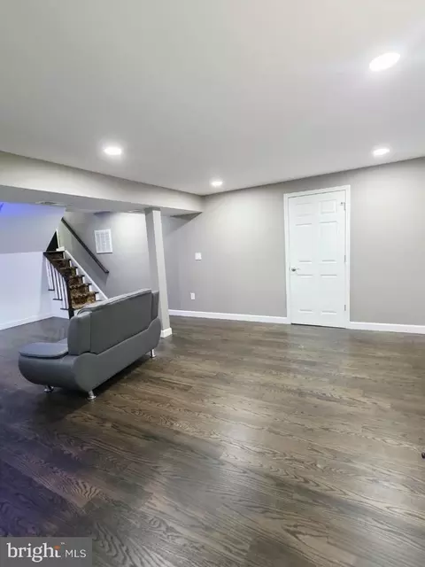 Entry Way - 402 W Maple Ave, Sterling, VA 20164 photo 2 of 6