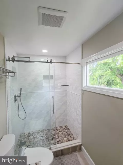 Bath - 402 W Maple Ave, Sterling, VA 20164 photo 2 of 8