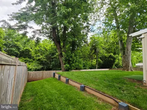 Exterior - 402 W Maple Ave, Sterling, VA 20164 photo 9 of 19