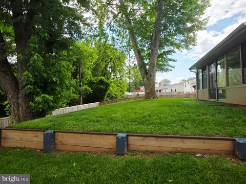 Exterior - 402 W Maple Ave, Sterling, VA 20164 photo 10 of 19