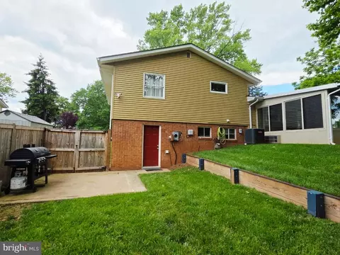 Exterior - 402 W Maple Ave, Sterling, VA 20164 photo 12 of 19