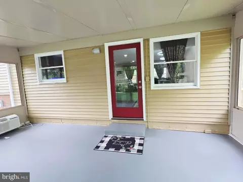 Exterior - 402 W Maple Ave, Sterling, VA 20164 photo 19 of 19