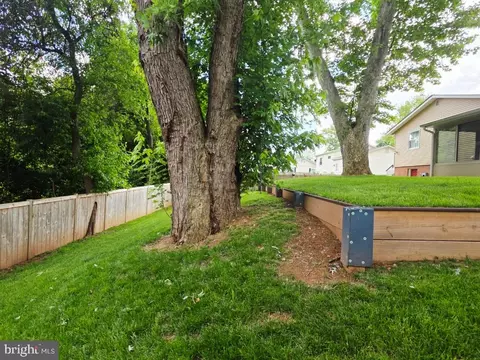 Exterior - 402 W Maple Ave, Sterling, VA 20164 photo 11 of 19